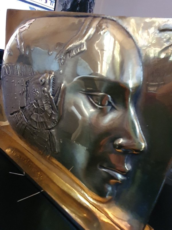 Sculpture en bronze Pierre-Yves Trémois pour Pfizer