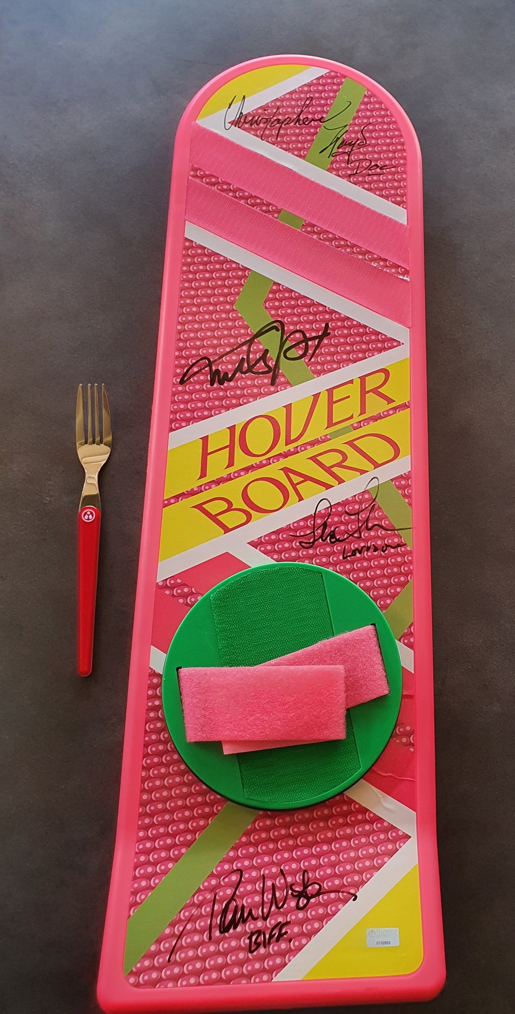 Hover Board signé par Marty, Doc, Biff et Lorraine !