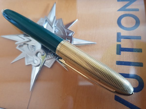 Stylo Louis Vuitton Doc Laq vert et Or