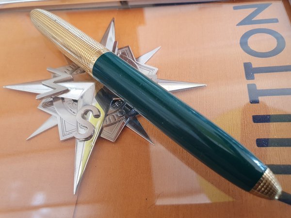 Stylo Louis Vuitton Doc Laq vert et Or
