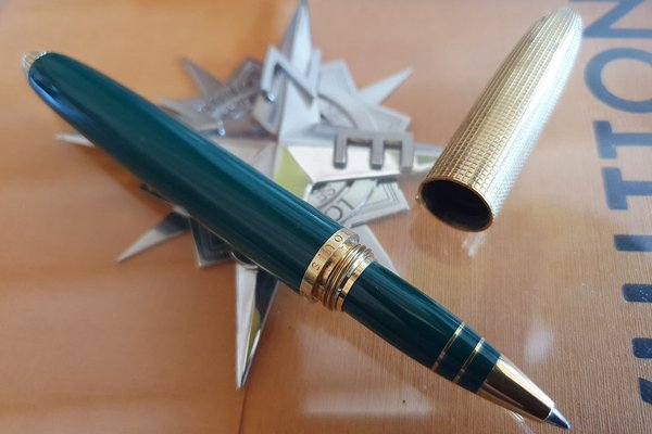 Stylo Louis Vuitton Doc Laq vert et Or