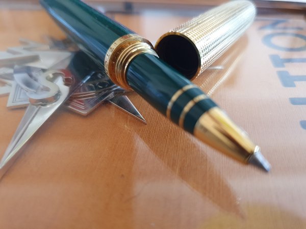Stylo Louis Vuitton Doc Laq vert et Or