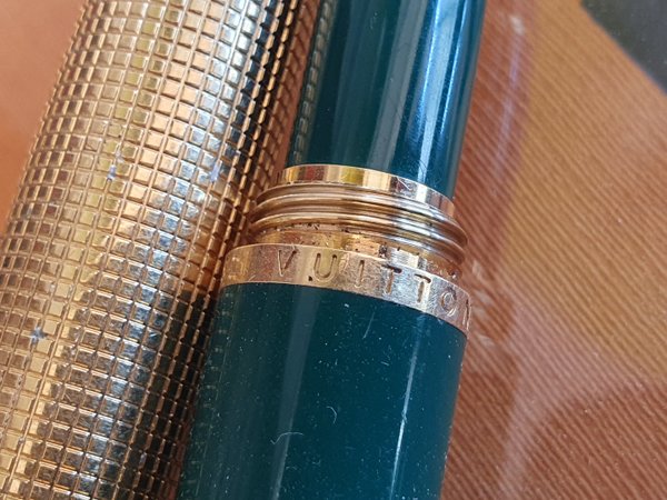 Stylo Louis Vuitton Doc Laq vert et Or