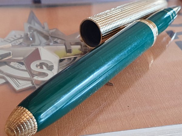 Stylo Louis Vuitton Doc Laq vert et Or
