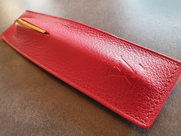 Stylo roller Louis Vuitton Doc cuir rouge et son étui