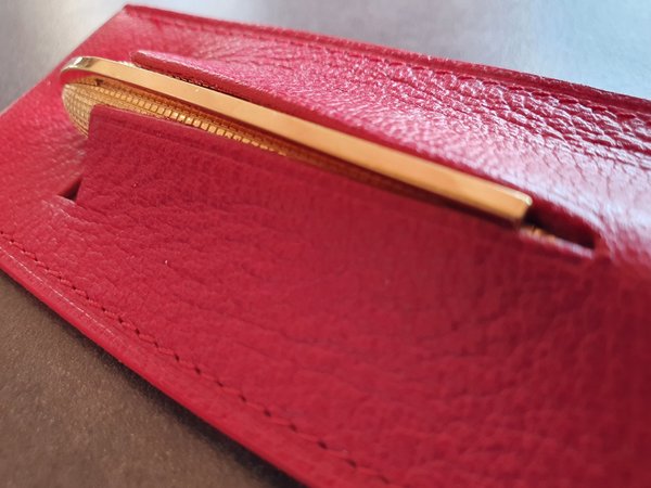 Stylo roller Louis Vuitton Doc cuir rouge et son étui