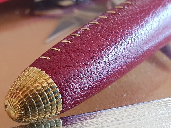 Stylo roller Louis Vuitton Doc cuir rouge et son étui