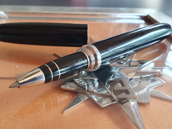 Stylo Louis Vuitton Doc Laq Noir et Argent