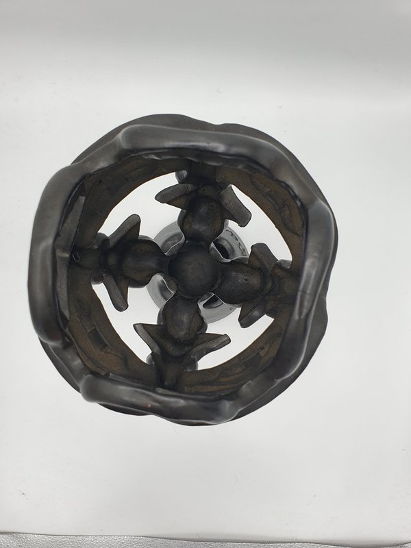 Vase ajouré aux quatre visages par Jean Marais