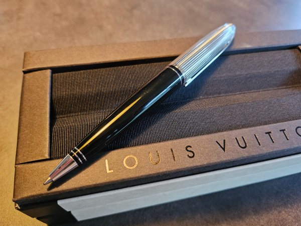 Stylo Louis Vuitton Doc Laq noir et argent