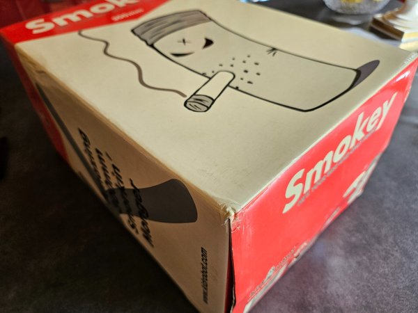 Signé par l'artiste Frank Kozik - Smokey Monger 30 cm