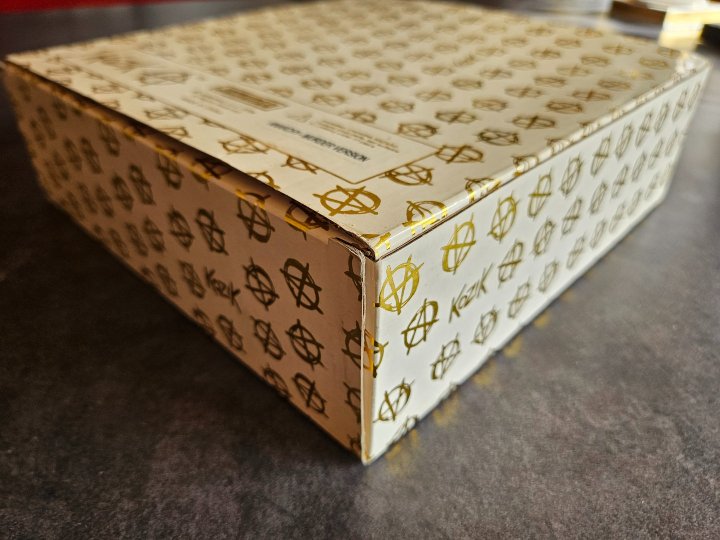 Kozik croix Anarchy Blanc et Sang - Edition limitée 500