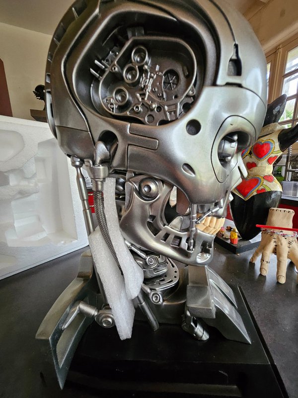 Buste Terminator T-800 signé par Arnold Schwarzenegger 63/200
