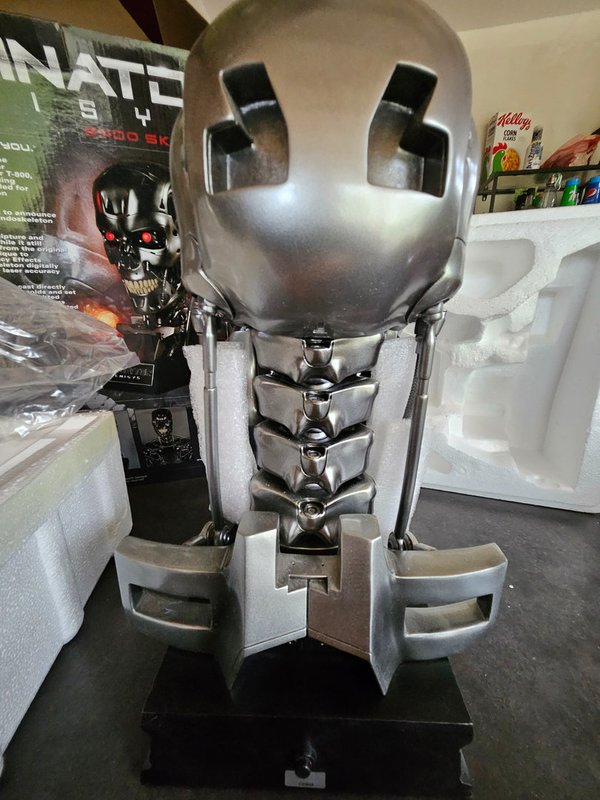 Buste Terminator T-800 signé par Arnold Schwarzenegger 63/200