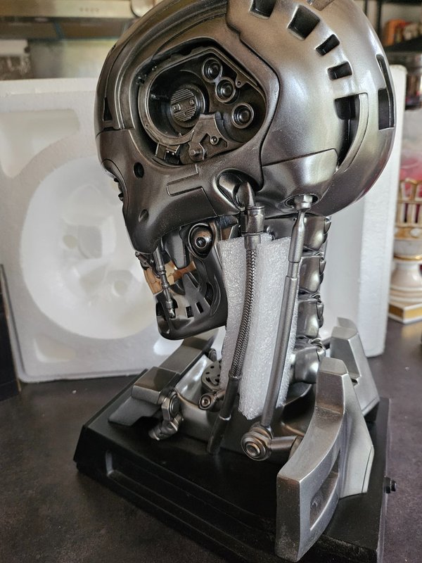 Buste Terminator T-800 signé par Arnold Schwarzenegger 63/200