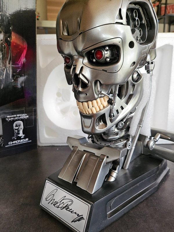 Buste Terminator T-800 signé par Arnold Schwarzenegger 63/200
