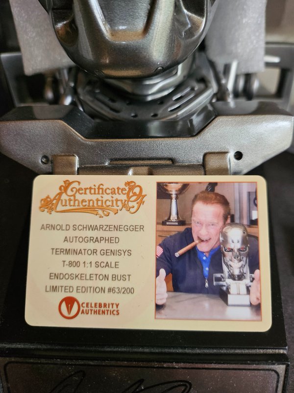 Buste Terminator T-800 signé par Arnold Schwarzenegger 63/200