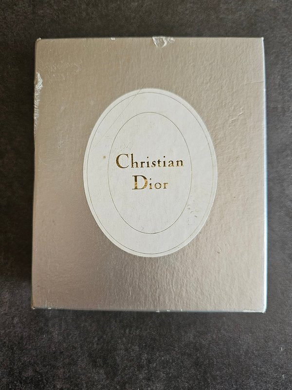 Broche Christian Dior avec son coussin et sa boite