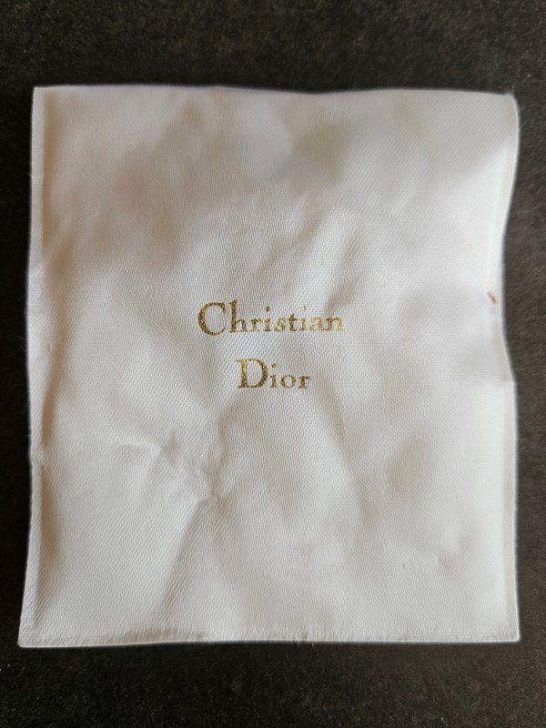 Broche Christian Dior avec son coussin et sa boite