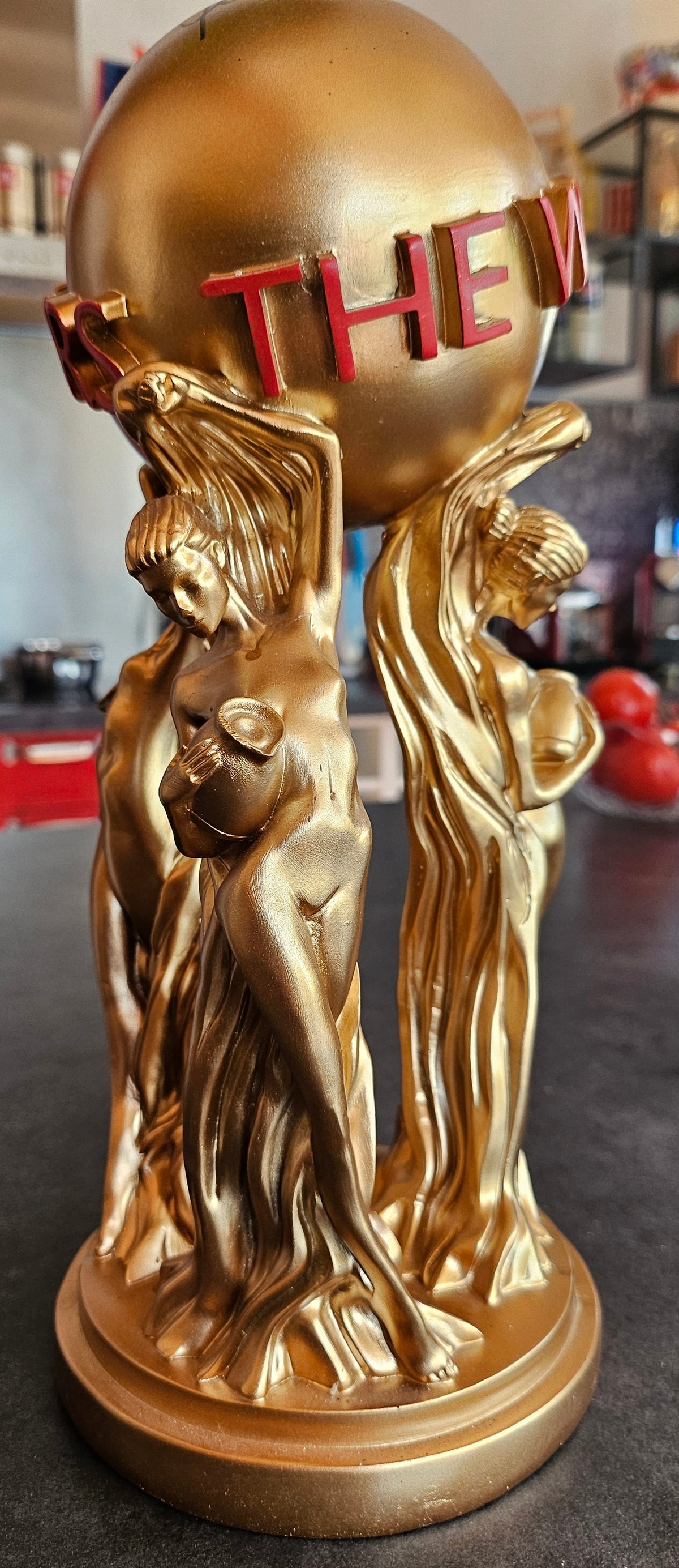 The world is yours, sculpture signée par Al Pacino