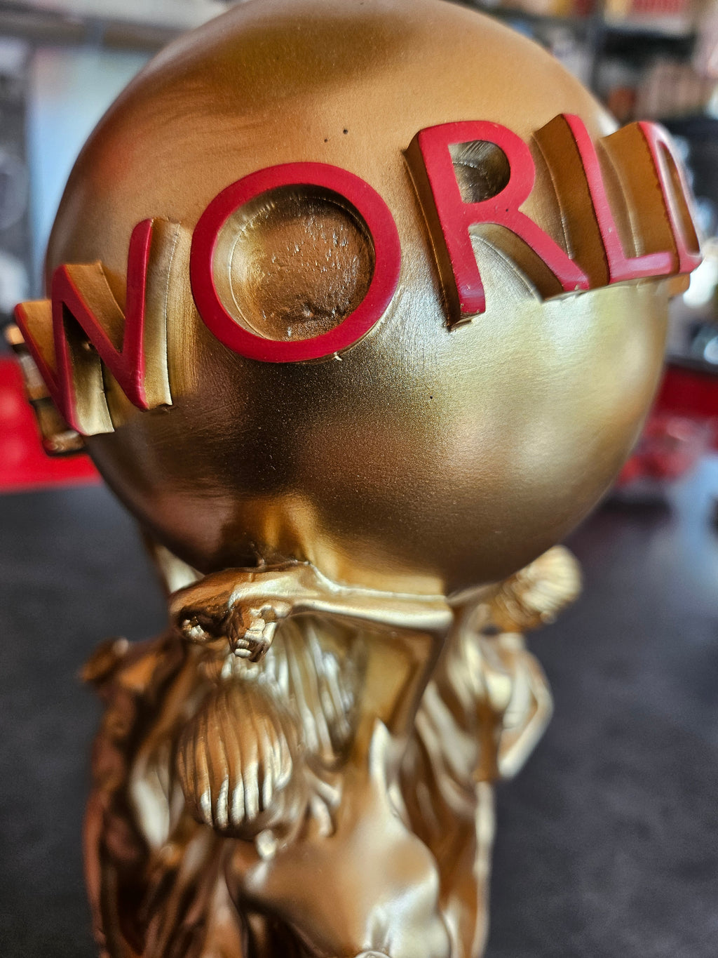The world is yours, sculpture signée par Al Pacino