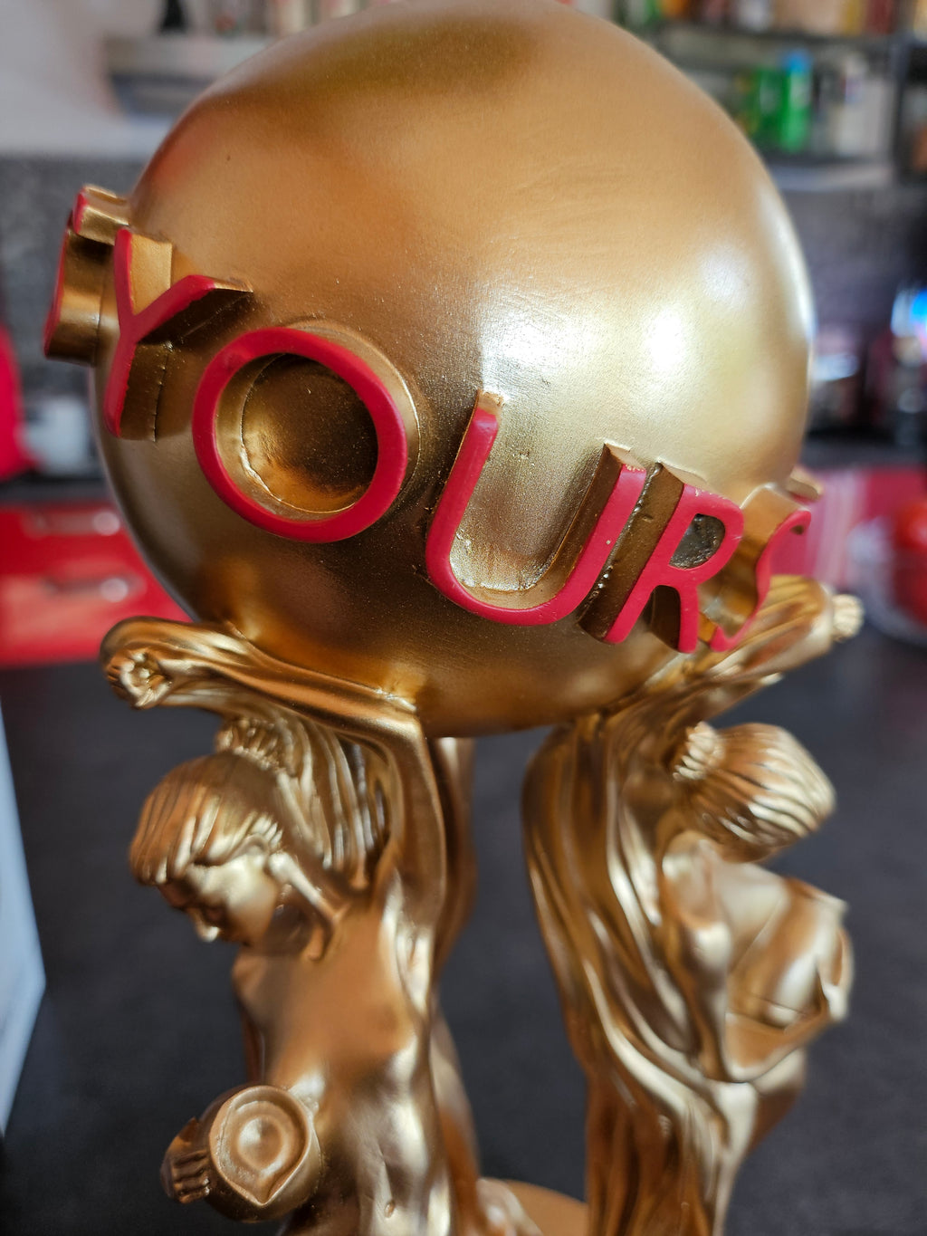 The world is yours, sculpture signée par Al Pacino