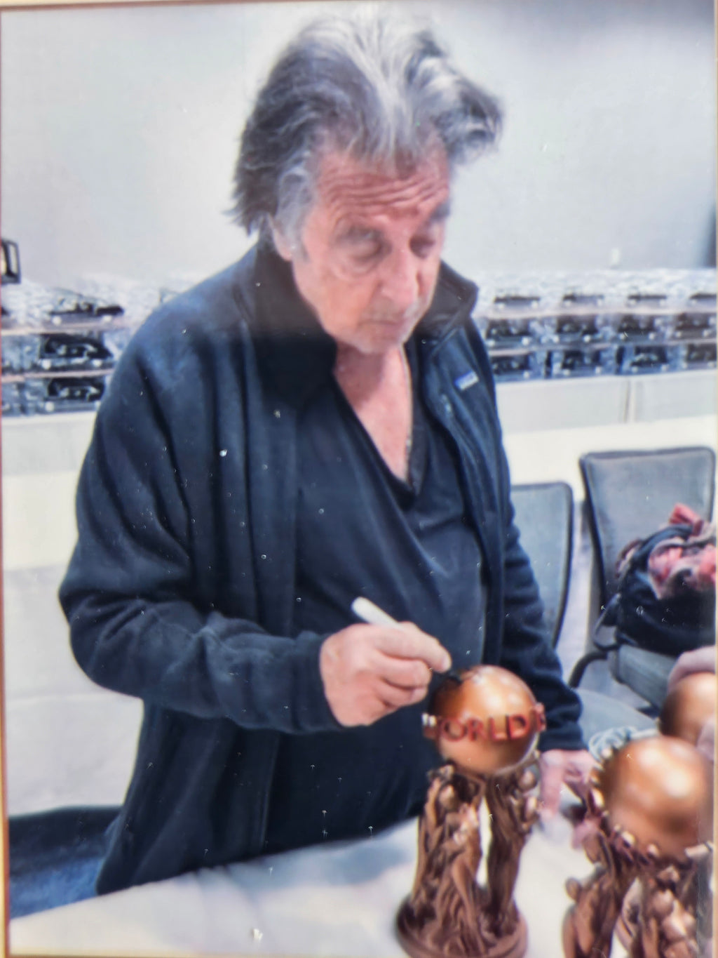 The world is yours, sculpture signée par Al Pacino