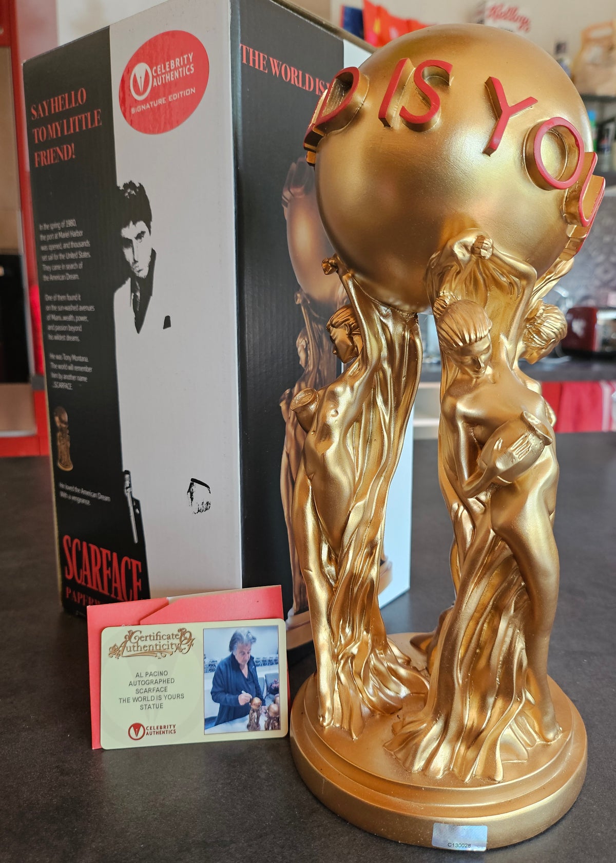 The world is yours, sculpture signée par Al Pacino