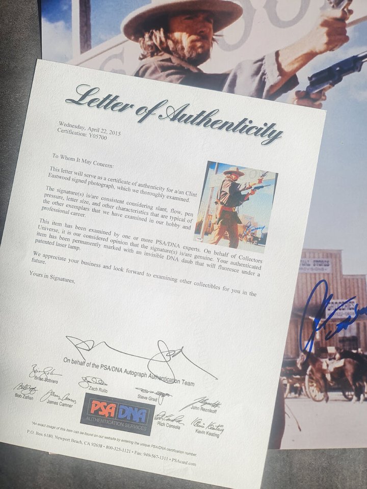 Clint Eastwood photo signée  - authenticité PSA -