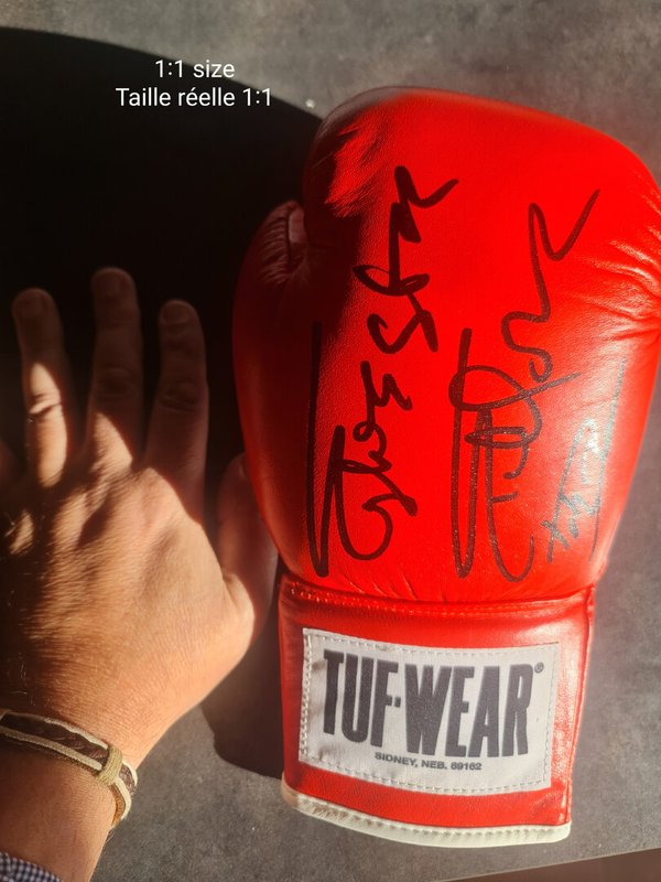 Gant de Rocky Balboa signé par Sylvester Stallone Dolf Lundgren Photo et COA