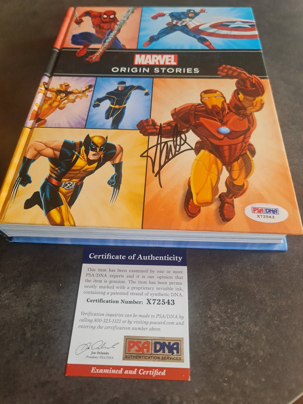 Livre Marvel avec autographe de Stanlee. Avengers X-Men