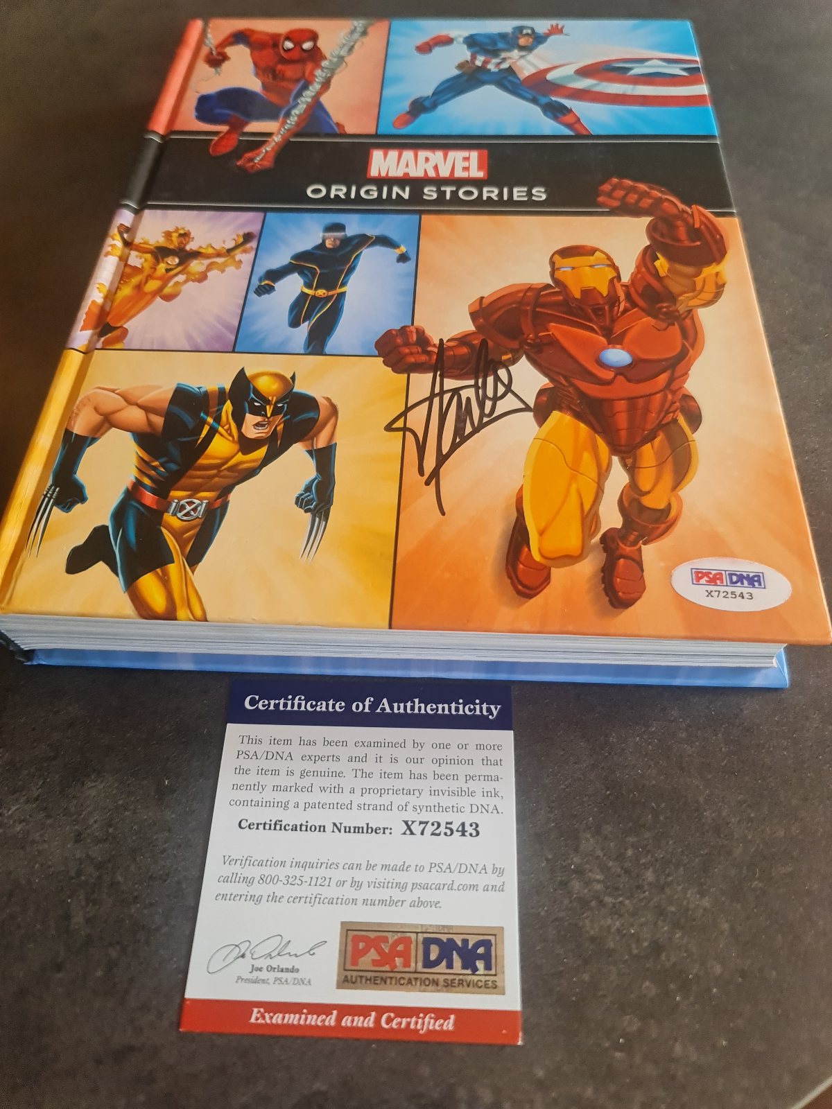 Livre Marvel avec autographe de Stanlee. Avengers X-Men