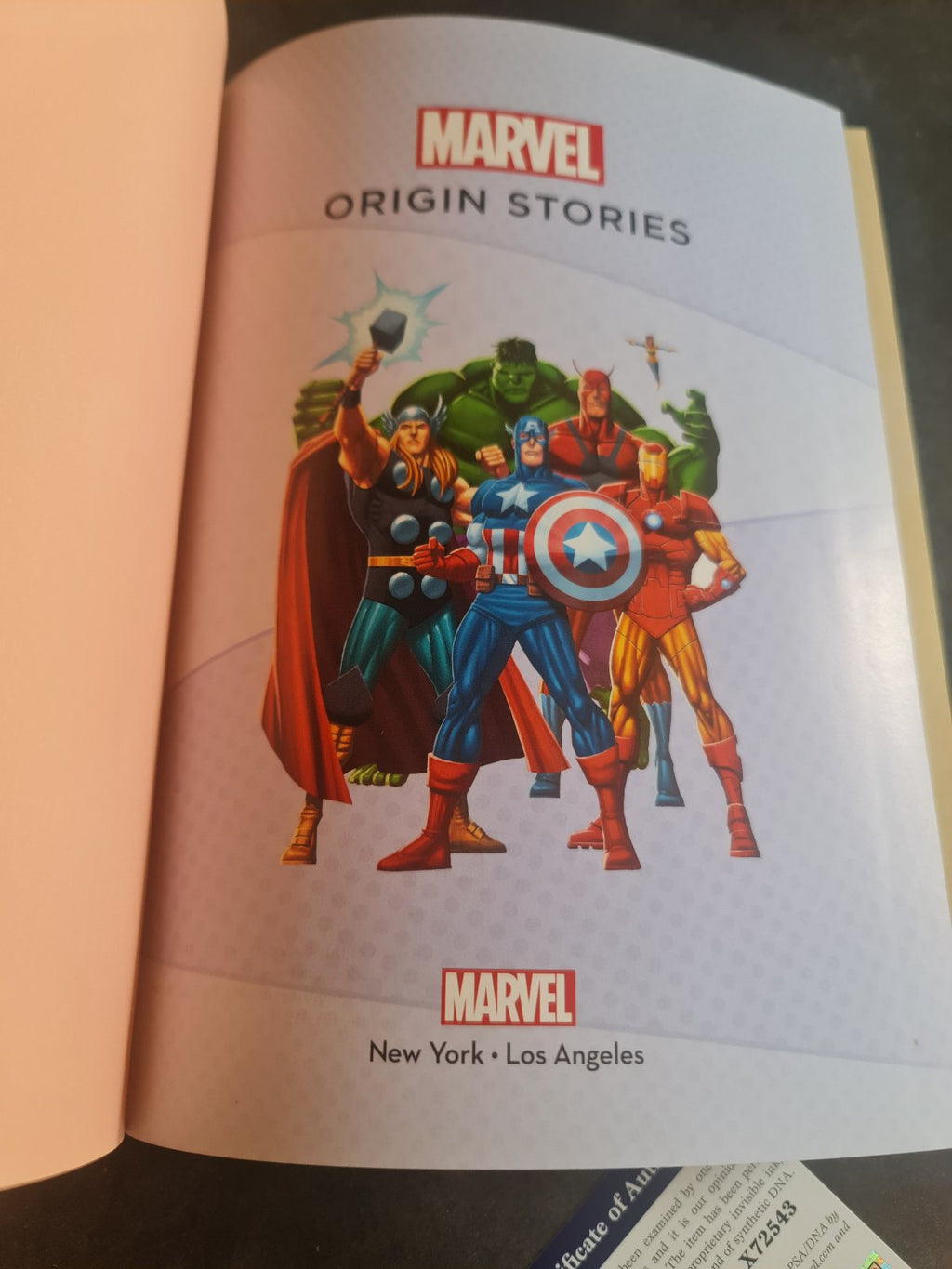 Livre Marvel avec autographe de Stanlee. Avengers X-Men