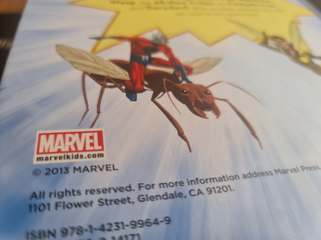 Livre Marvel avec autographe de Stanlee. Avengers X-Men