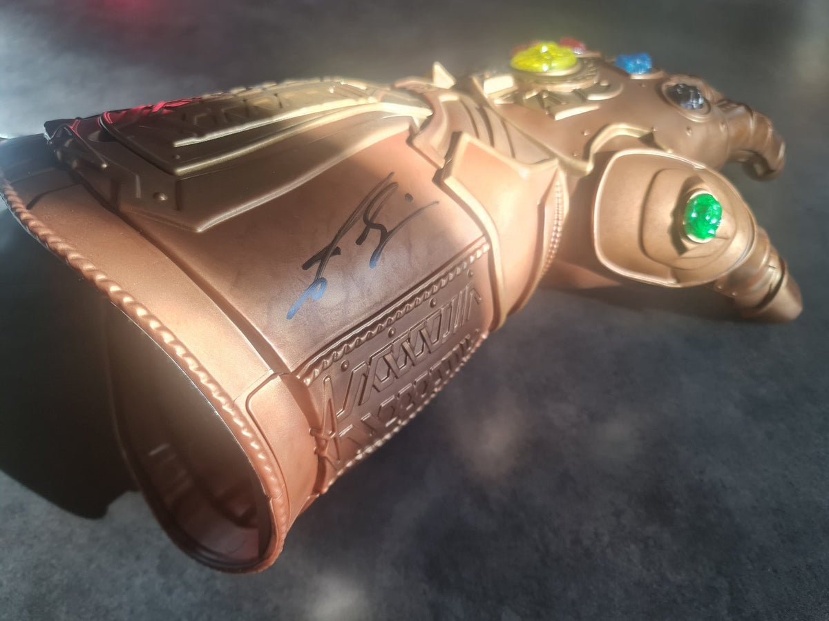 Gantelet de Thanos signé par Josh Brolin. Infinity War, EndGame. COA autographe Marvel Avengers