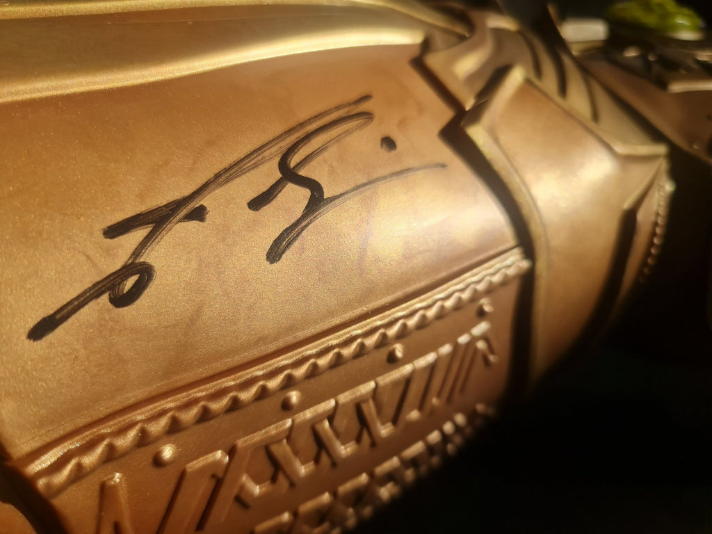 Gantelet de Thanos signé par Josh Brolin. Infinity War, EndGame. COA autographe Marvel Avengers