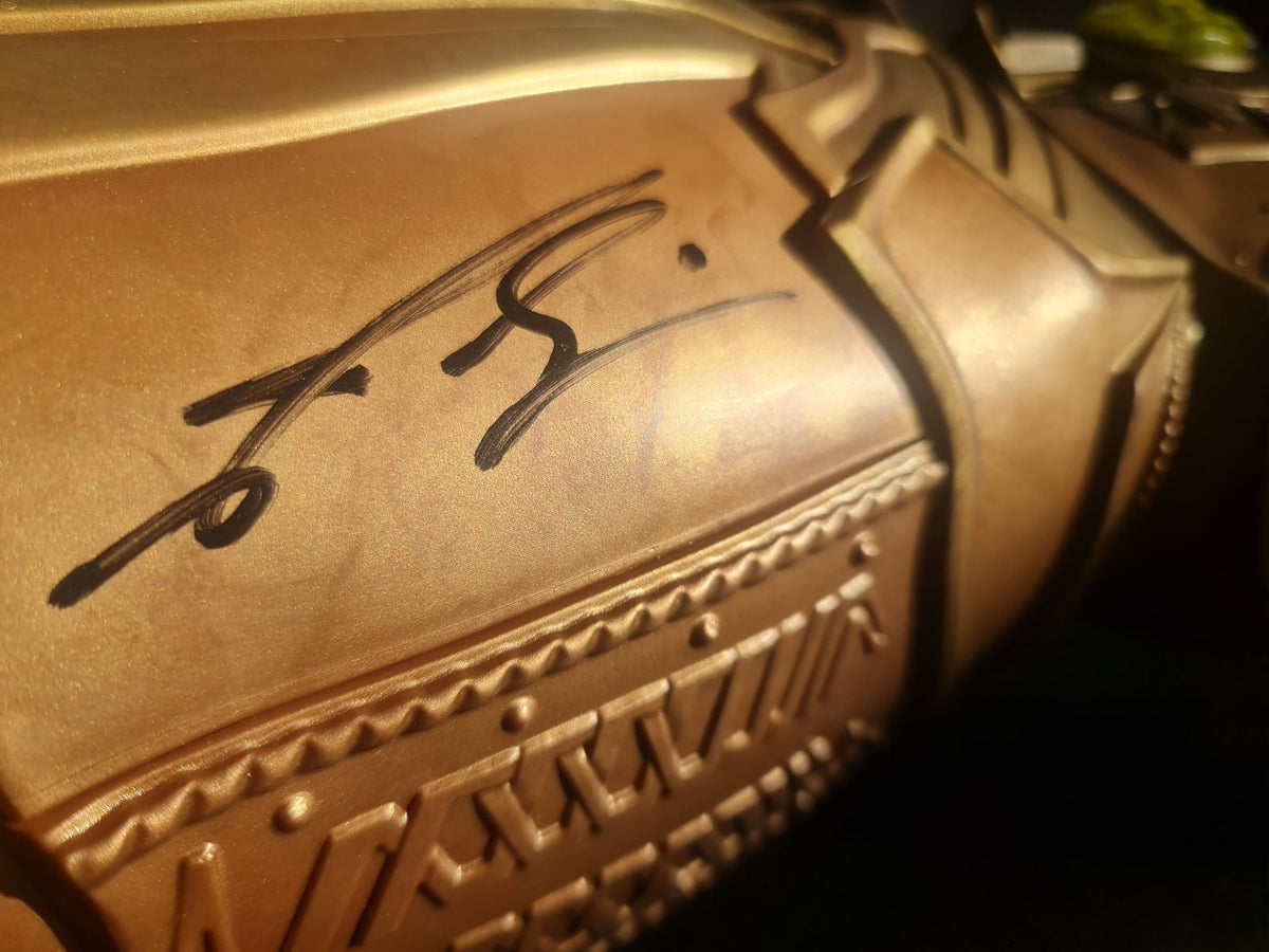 Gantelet de Thanos signé par Josh Brolin. Infinity War, EndGame. COA autographe Marvel Avengers