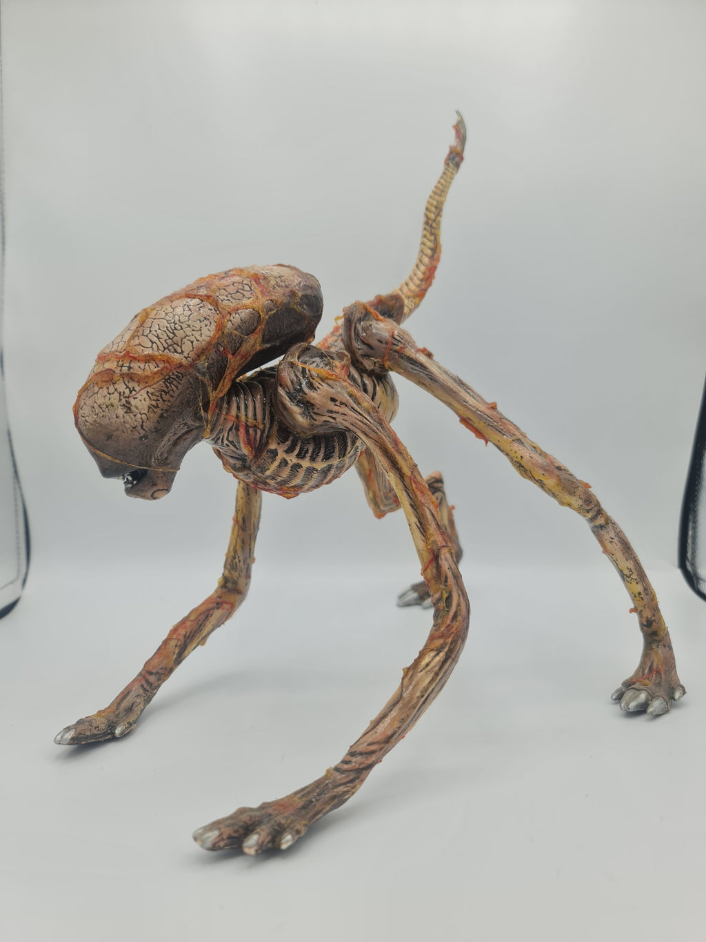 Alien Dog burster statuette