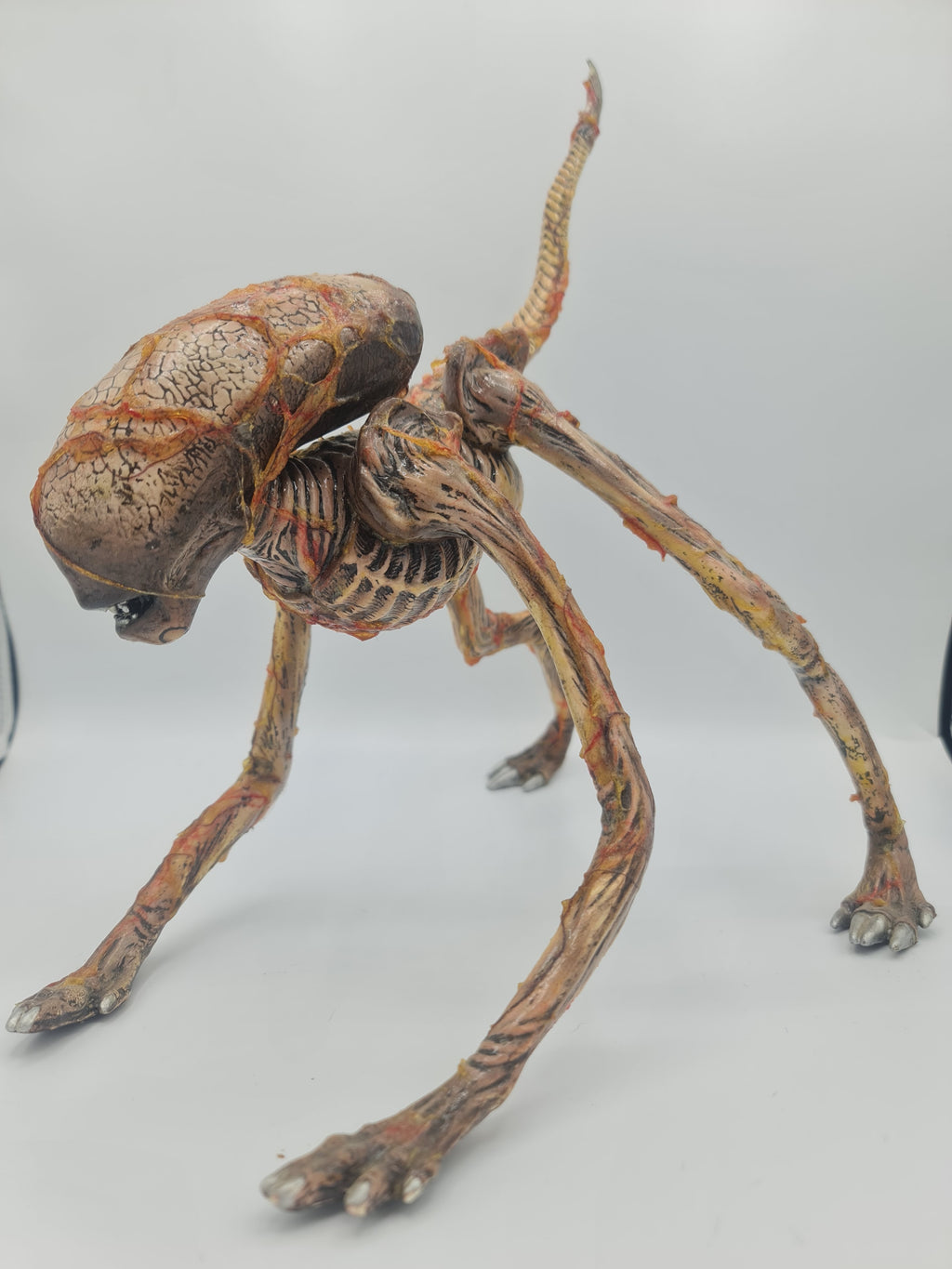 Alien Dog burster statuette