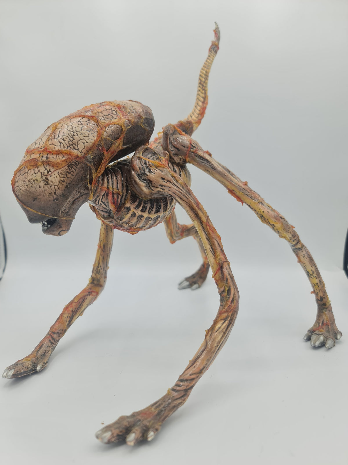 Alien Dog burster statuette