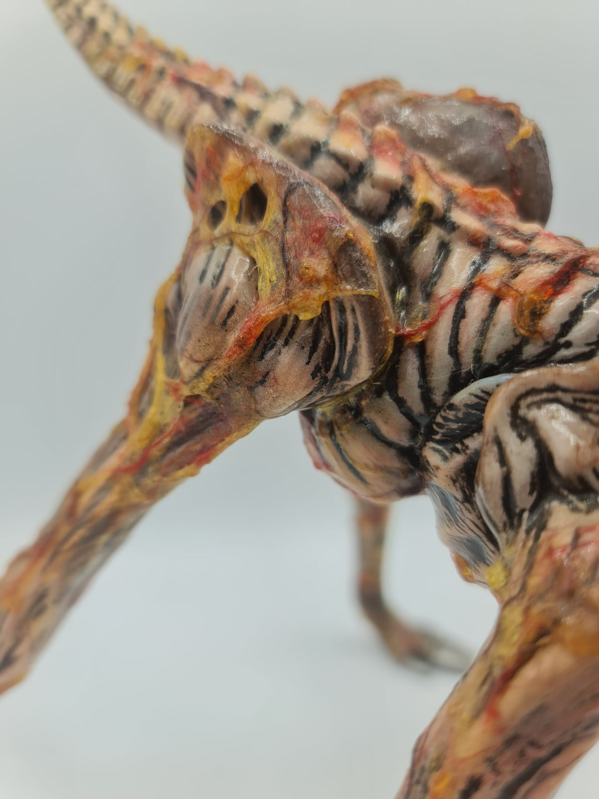 Alien Dog burster statuette