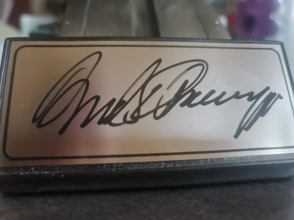 Buste Terminator T-800 signé par Arnold Schwarzenegger 63/200