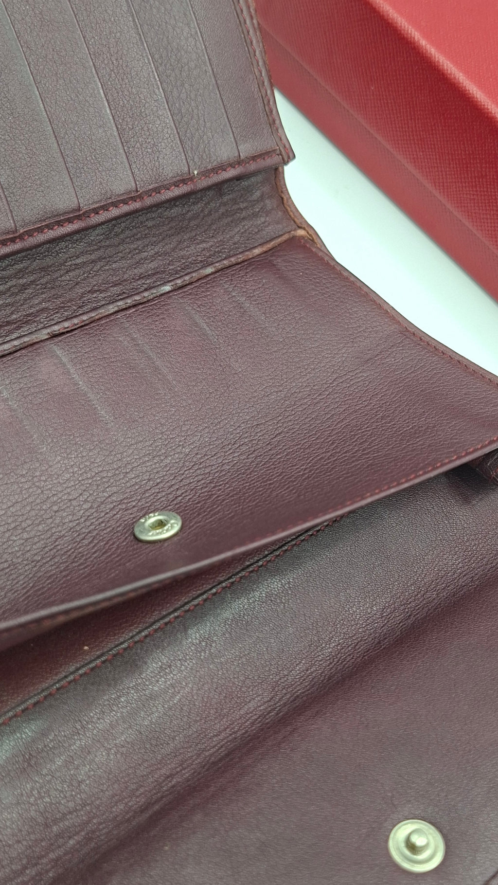 Portefeuille femme Cartier en cuir avec boite et accessoires
