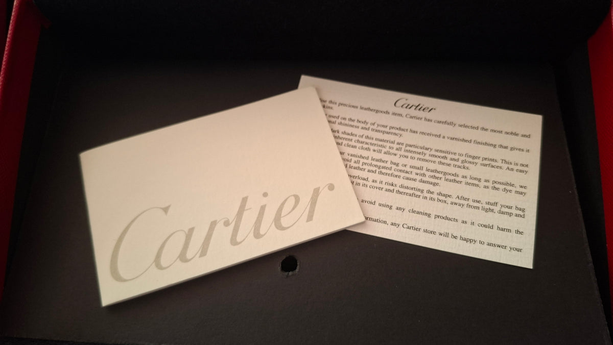 Portefeuille femme Cartier en cuir avec boite et accessoires