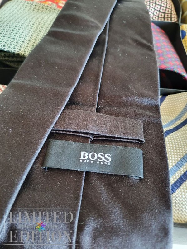 23 cravates Yves Saint-Laurent, Burberry's, Cerruti, Hugo Boss...