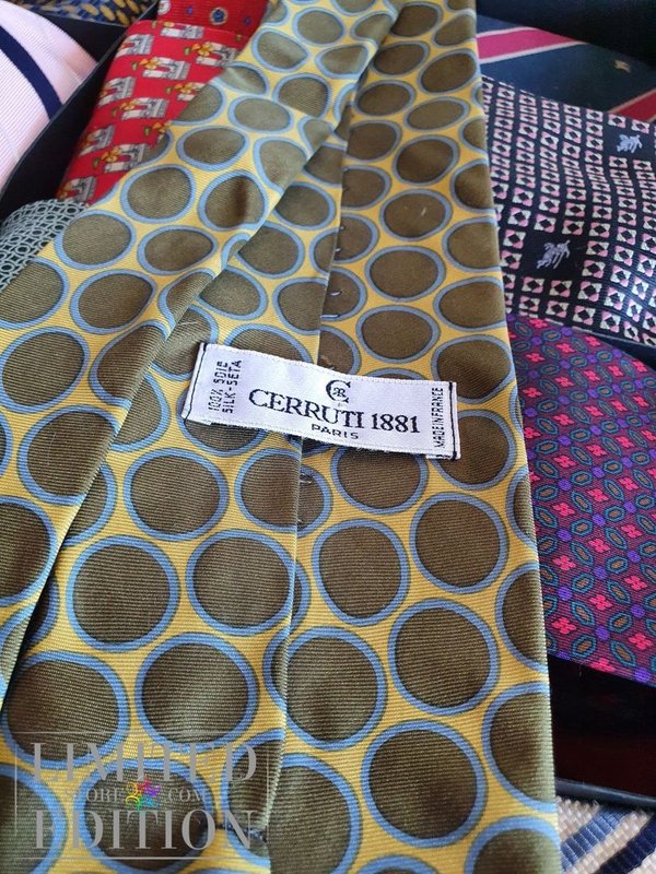 23 cravates Yves Saint-Laurent, Burberry's, Cerruti, Hugo Boss...
