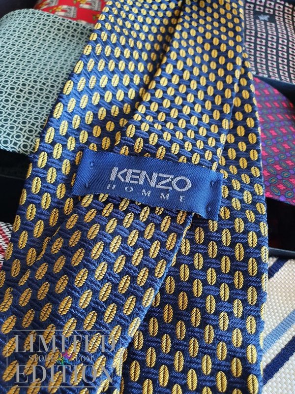23 cravates Yves Saint-Laurent, Burberry's, Cerruti, Hugo Boss...