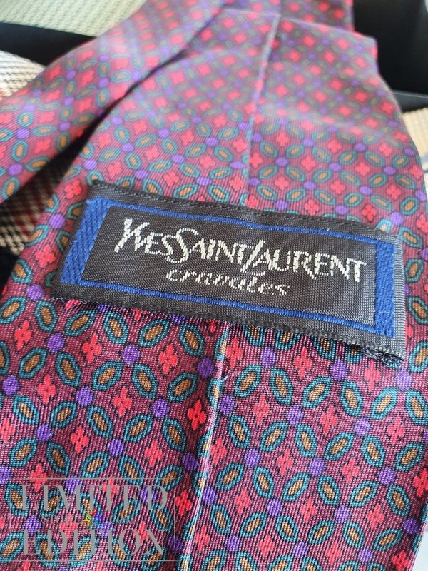 23 cravates Yves Saint-Laurent, Burberry's, Cerruti, Hugo Boss...