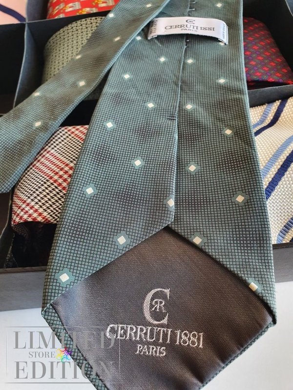 23 cravates Yves Saint-Laurent, Burberry's, Cerruti, Hugo Boss...