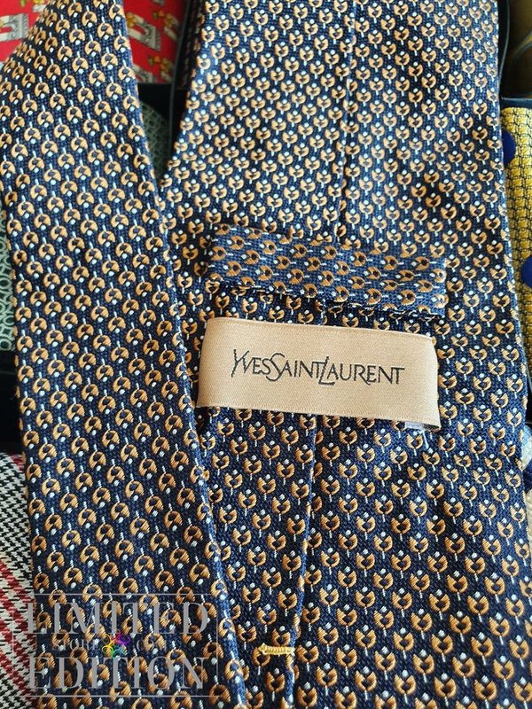 23 cravates Yves Saint-Laurent, Burberry's, Cerruti, Hugo Boss...